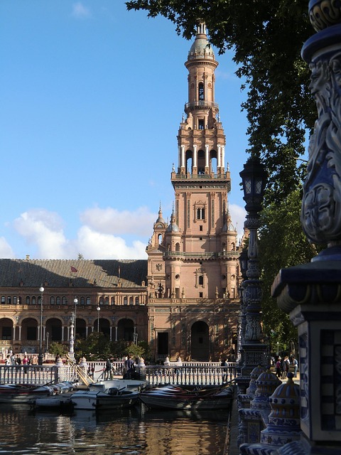 club juvenil Sevilla equipamiento deportivo comunitario apoyo social